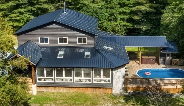 Ultimate Family Retreat | Acreage, Private Lake, Pool, Sauna & Hot Tub