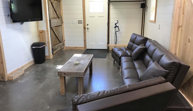 Unique Country Barn Studio- Pet Friendly