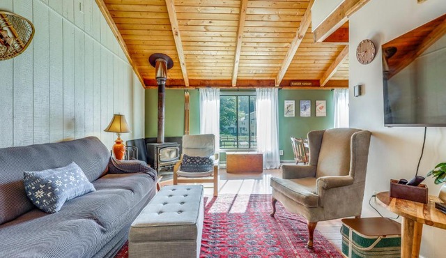 Unique Thornton Townhome: Swim, Ski, & Hike!