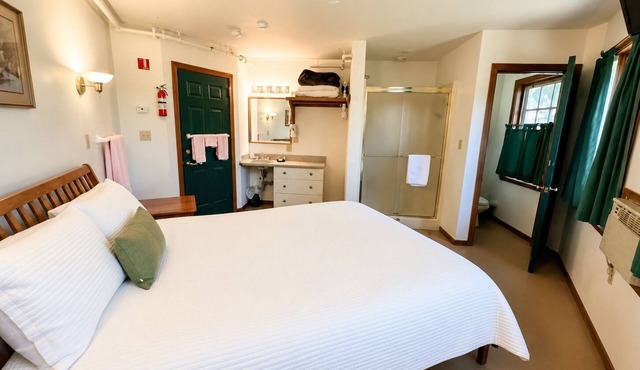 Unit 9 Furnished Private Room with Riverfront Access in Lyme, NH
