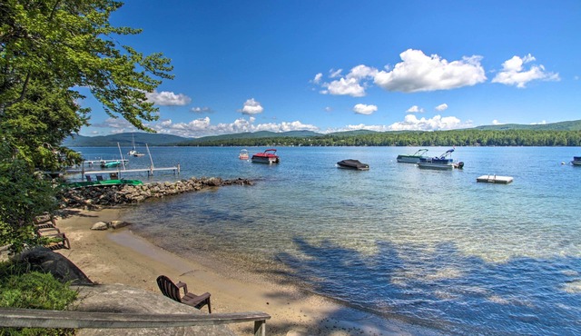 Updated Bristol Lakehouse w/Kayaks & Beach Access