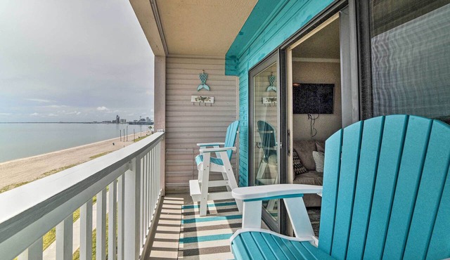 Updated Front Beach Condo w/Resort Amenities! in Corpus Christi