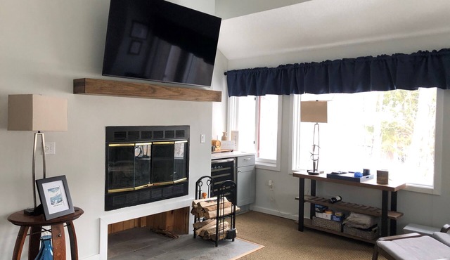 Updated, spacious, AC/FP, pool access, near Loon. C6901 by LRS in Lincoln