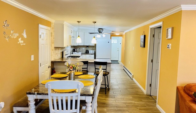 Upscale and Cozy Ocean Block Home w/Free Parking, BBQ, Patio, Outdoor Shower