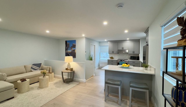 Upscale Apartment in Mystic 7 Minute Walk to Drawbridge