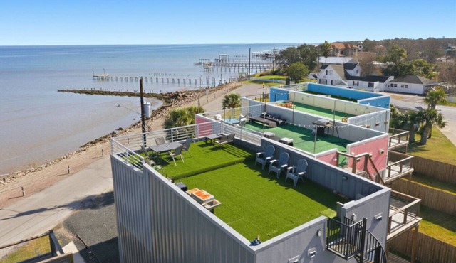 Upscale Waterfront Home | Hot Tub |Rooftop Balcony in Bacliff