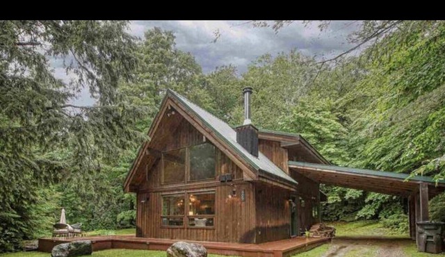 Vermont Cabin - A/C, Fire Pit, Ski Trails, Hiking, Swimming & Fishing