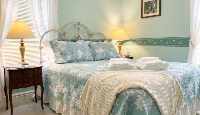 Victoria Room with en-suit Bathroom 15 Mins Walk to Falls