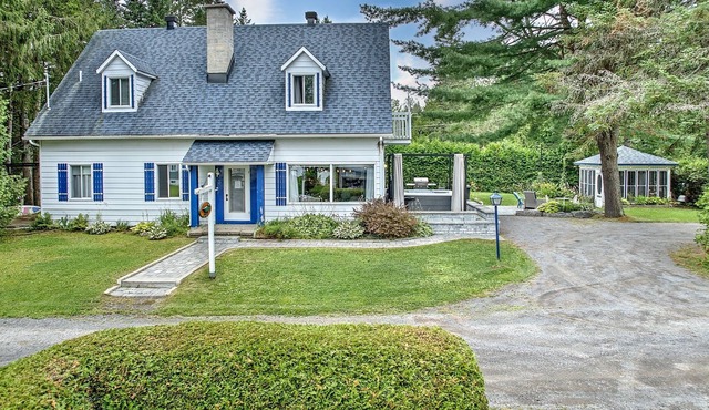 Villa Baraka - Domaine Des Ormes Spa & Lake Access in Saint-Jean-de-Matha