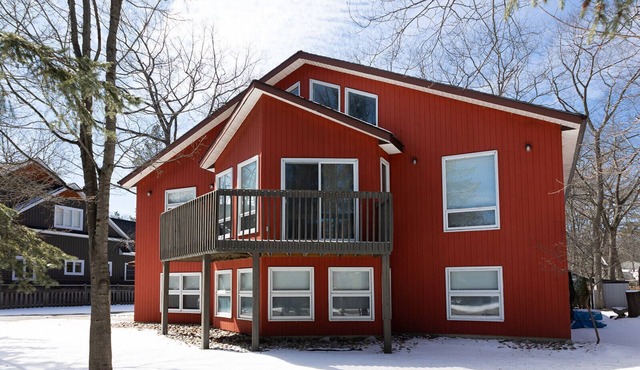 VILLA UPPER & LOWER SPECIAL RATES SLEEPS 15, VERY CLOSE TO BEACH ACCESS,