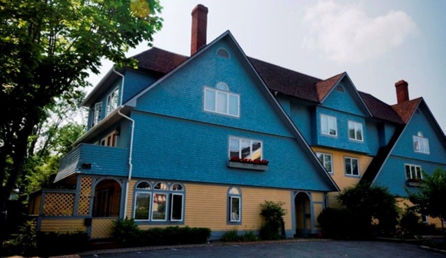 Village Townhouse #7 - comfort in the heart of downtown Bar Harbor, minimum 30 night stay