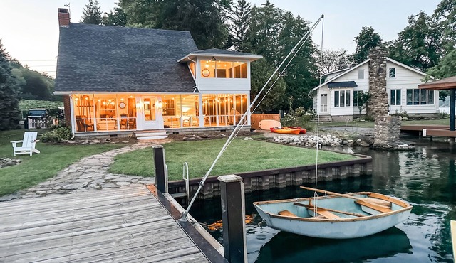 Vineyard Cove Retreat - Canandaigua Lake, Serene Setting & Beautiful Views