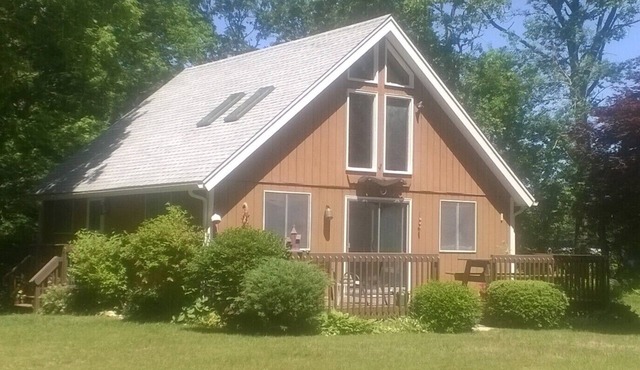 W Tisbury Home, Peaceful, Affordable, Near Bike Path Available for July August