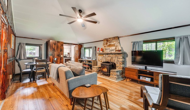 Walk to Barrett's Park: Wooded Cabin w/Grill!
