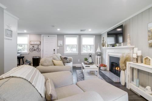 Walk to Beach: Dennis Family Cottage w/Deck!