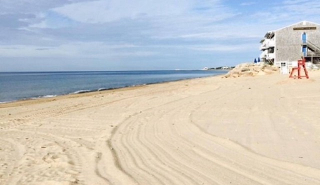 WALK TO BEACH! Misquamicut cottage Weekly rentals