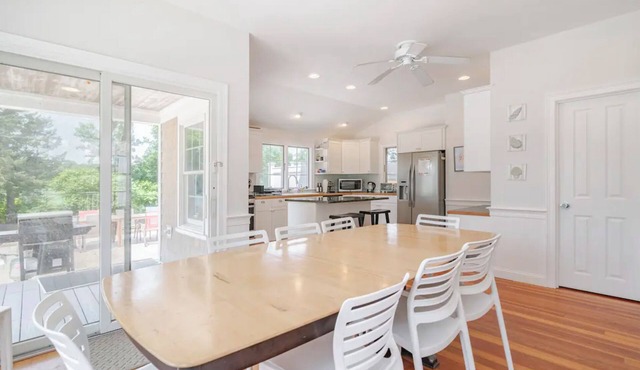 Walk to beaches & ferries! 9bd/4baths - Sleep 20ppl.