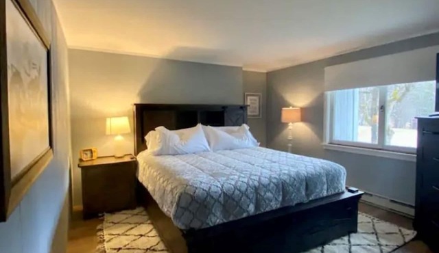 Walk to Cranmore and North Conway Village! Condo w/AC, W/D, Pool
