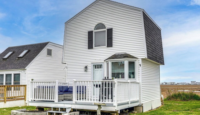 Walk to North Beach! Marsh-View Condo in Hampton