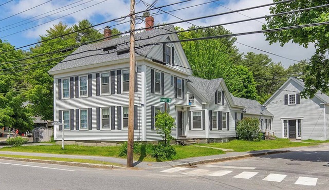 Walk to town, 200yr-old 4BR house adjacent to Bowdoin campus! #2