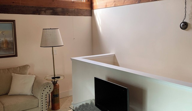 WALK to TOWN ….carriagehouse apartment….2 minute drive to Brewster Beach!