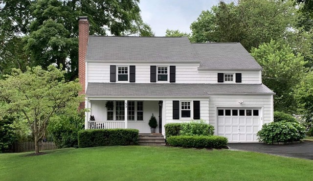 Walk-To-Town Cozy Colonial with Fireplace!