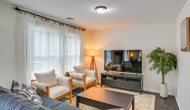 Walk to Train! Updated Apt in Huntington Station