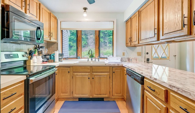 Walk to Wellington State Park: Alexandria Townhome