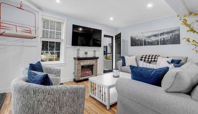 Walkable Downtown Apt | Shared Hot Tub & Fire Pit