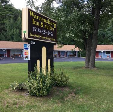 Warrensburg Inn & Suites - 6 Mi to Lake George