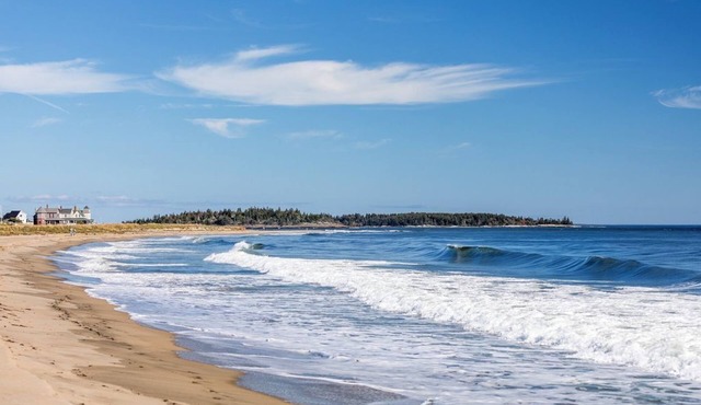 Watch the sunshine dancing off the ocean in this quaint ocean front cottage.