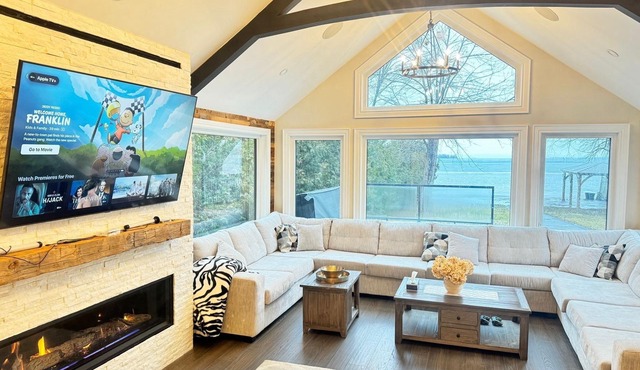 Water Front cottage in Georgina