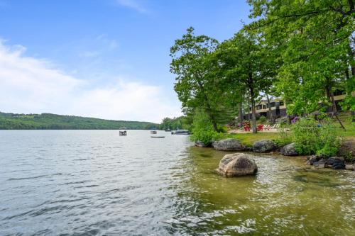 Waterfront 2 bed 2 bath (Suite 2)