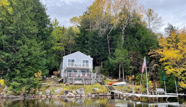 Waterfront 3-bed Lake House in Alton Bay