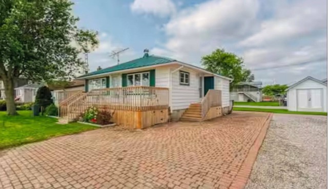 Waterfront 3 Bedroom cottage located in beautiful Turkey Point