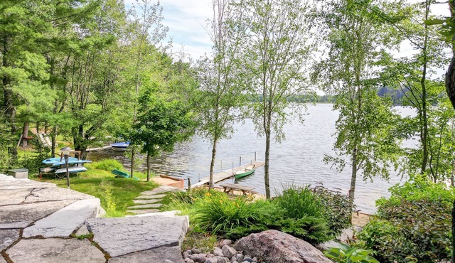 Waterfront 3-Bedroom Cottage with Hot Tub, Fire Pit, Kayaks