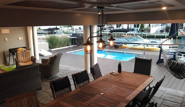 WATERFRONT 5-bedroom w/heated pool NORMANDY BEACH in Lavallette