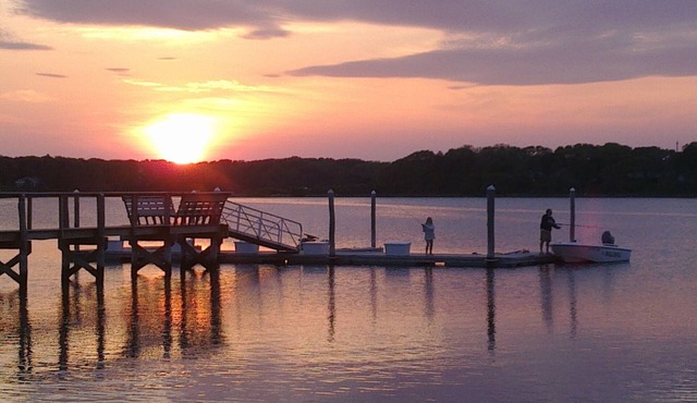 Waterfront, Amazing Sunsets, Dock, Fishing and Small Beach, 2 bedrooms sleeps 4