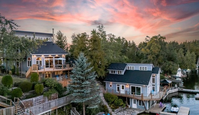 Waterfront Cottage w/Firepit, Boathouse, Canoes & Game Room