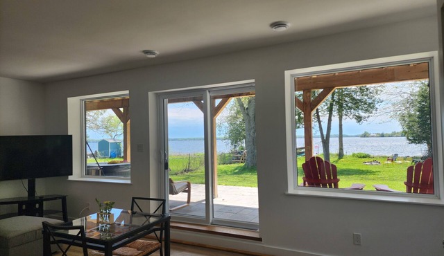 Waterfront Cottage, Adults' Retreat, Private. To Do: Fish Hike Kayak Canoe WiFi