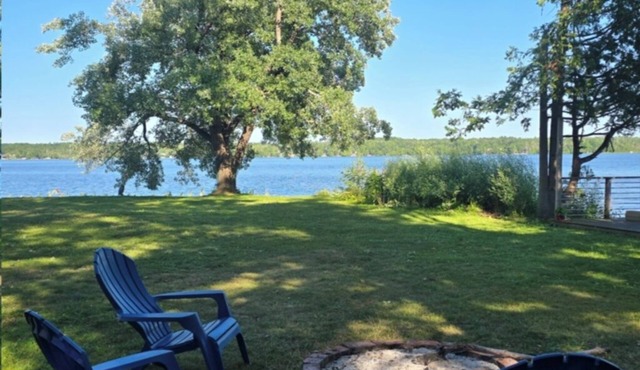 Waterfront Cottage - Lake and Loon- Family Friendly Accessible