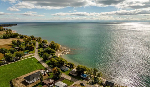 Waterfront Cottage on Lake Erie