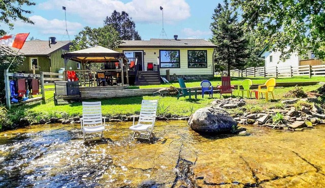Waterfront Cottage, Wi-Fi | Netflix | Dog Friendly