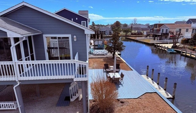 Waterfront, Dock, Deck, Walk to the Beach, bring your kayaks/boat! in South Bethany