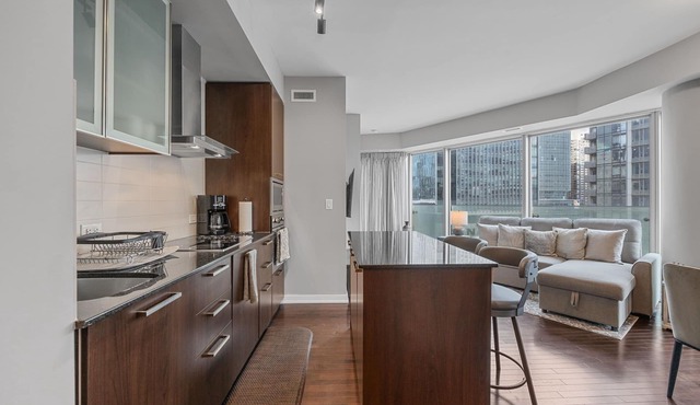 Waterfront/Ent District - 2BDRM + Free Parking