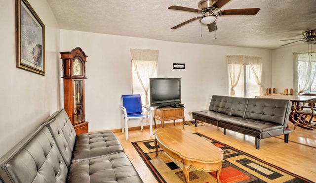 Waterfront Lake Erie Vacation Rental on the Strip!
