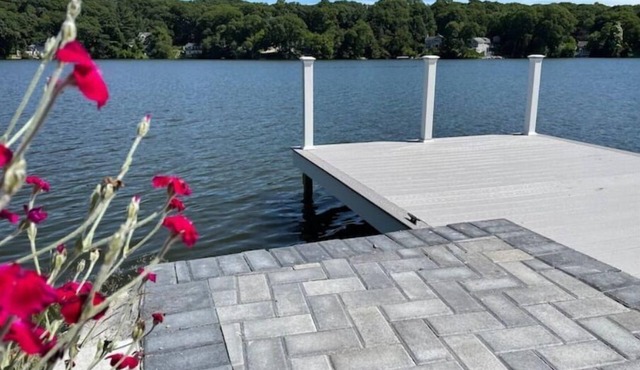 Waterfront Lakehouse near MAJOR INTERNATIONAL SPORTING EVENT Gillette Stadium, central to Boston & Providence