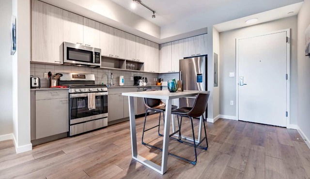 Waterfront Luxury Living in Harbor Point