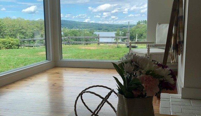 Waterfront - modern farmhouse on historical lake front property. Farm Experience