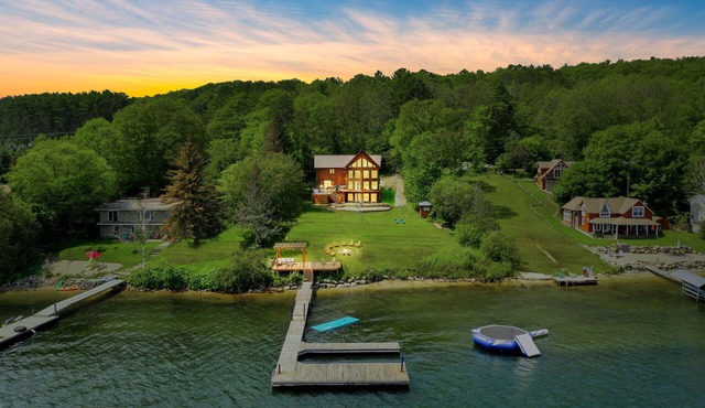 Waterfront Paradise | Sauna Hot Tub Sleeps 20